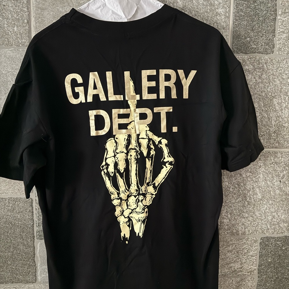 Gallery Dept Black and Cream Short Sleeve Tee